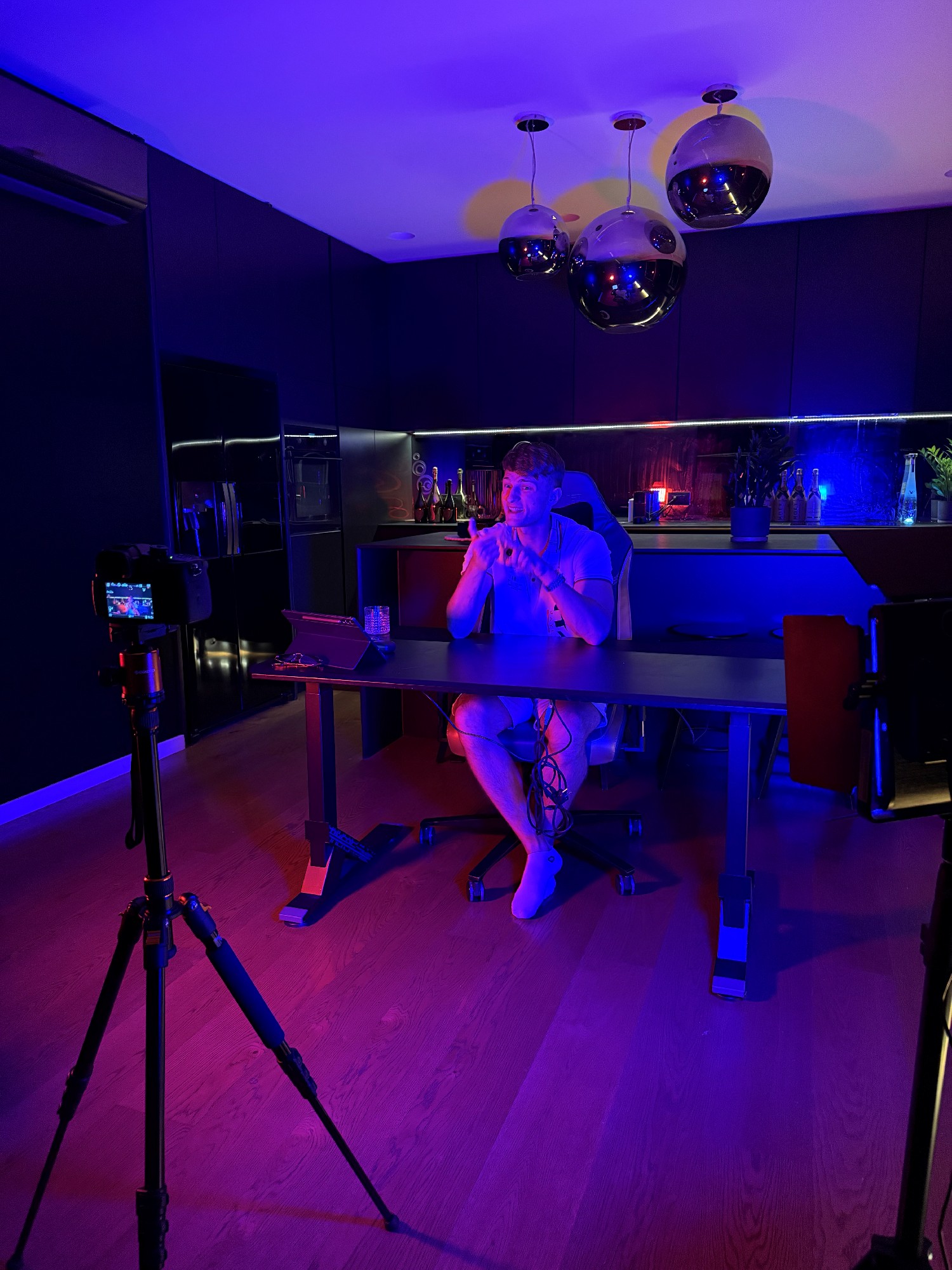 Leonardo filming Replai content
